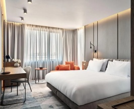 Угловой номер Premium с видом на озеро в Crowne Plaza Sofia by IHG