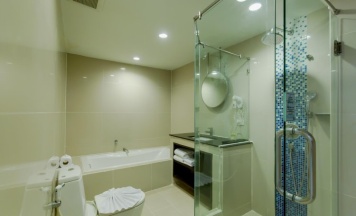 Двухместный номер Deluxe с балконом двуспальная кровать в Aspery Hotel