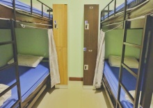 Кровать в общем номере (женский номер) в Mahannop Hostel