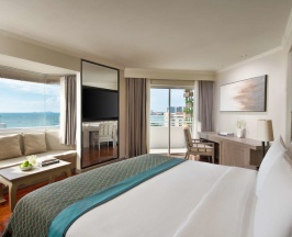 Двухместный люкс Avani Corner с видом на море двуспальная кровать в Avani Pattaya Resort