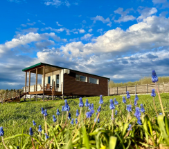 Коттедж с террасой в Chuchemlya eco village