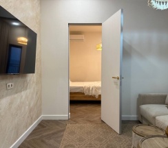 Просторная студия 43 м² с этническими акцентами и видом на море. в Как Дома 05