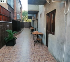 Четырехместный номер с отдельным выходом во двор в Guest house city center