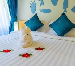 Двухместный номер Superior с видом на море двуспальная кровать в Golden Paradise Hotel