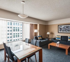 Двухместный люкс c 1 комнатой двуспальная кровать в Hotel Bonaventure Montreal