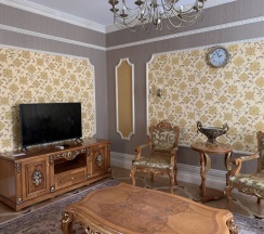 Коттедж с 2 комнатами с балконом и с видом на парк в Dipservice hall