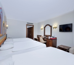 Трёхместный номер Comfort Standard с видом на город в Megasaray WestBeach Antalya