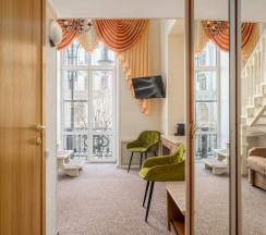 Стандарт с двуспальной кроватью и балконом в Orfei Hotel