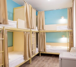 Кровать в 6- ти местный номер в Евразия