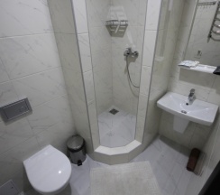 Трёхместный номер Standard с балконом и с красивым видом из окна в Каскад