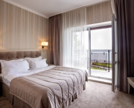 Номер стандарт с 1 двуспальной кроватью и балконом в Аура