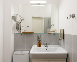 Улучшенный 2х местный номер с 1 кроватью в Ида