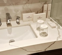 Двухместный люкс c 1 комнатой двуспальная кровать в Hotel Crowne Plaza Tashkent, an IHG Hotel