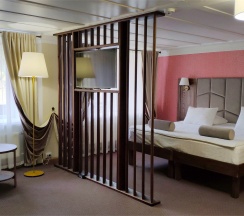 Номер "Джуниор Сюит" в Золотой пляж