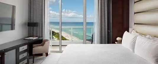 Двухместный люкс Sorrento c 1 комнатой (двуспальная кровать) в Fontainebleau Miami Beach
