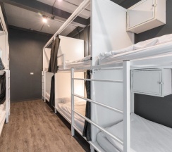Кровать в общем номере в The Cocoon Hostel