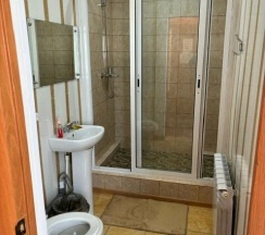 Номер стандарт улучшенный с 3 односпальными кроватями в Солнечная горка, гостевой дворик