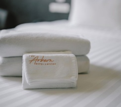 Люкс с видом на море в The Arbern Hostel x Bistro