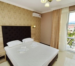 Четырёхместный номер Standard с балконом в AsTerias