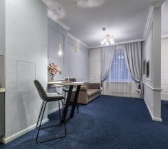 Студия с диваном в Nevsky Loft Studio