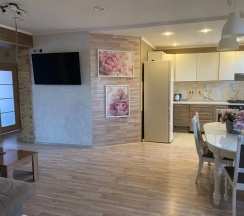 Апартаменты с балконом в Море солнца