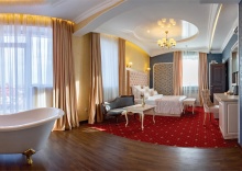 Luxe ESTET в Hotel Villa MARALIS