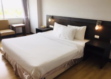 Двухместный номер Deluxe двуспальная кровать в Sinkiat Buri Hotel