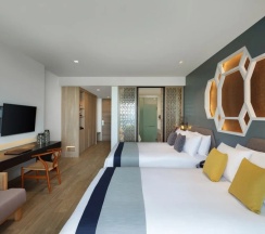 Семейный номер Deluxe с балконом и с видом на горы в Avista Grande Phuket Karon - MGallery