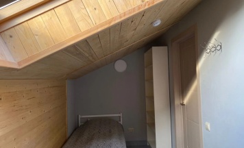 Кровать в общем номере (женский номер) с красивым видом из окна в Кружева