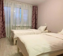 Апартаменты с 3 комнатами в Апартаменты 3-х комнатные GoodNight Aparts