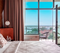 Трехкомнатный апартамент Luxury Dubai с двумя спальнями в Real Apartments Sochi