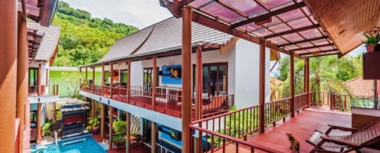 Люкс с красивым видом из окна в Assada Boutique Hotel Kata Phuket