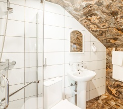 Номер стандарт с 1 односпальной и 1 двуспальной кроватью (мансарда) в Олимп