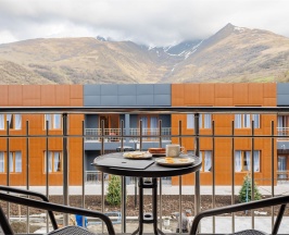 Семейный двухкомнатный номер с балконом МГН в Cosmos Vladikavkaz La Vallee Hotel