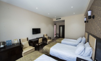 Трёхместный номер Standard с балконом в Отель Tbilisi Inn