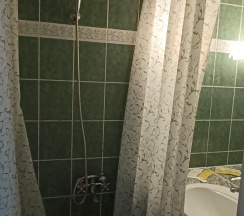 2-комнатный номер люкс с 1 двуспальной кроватью и диваном в Моревилль