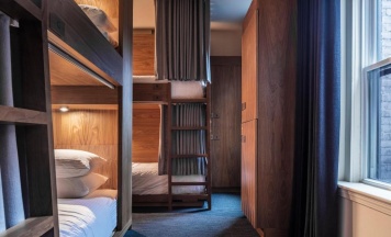 Кровать в общем номере в Found Hotel Boston Common