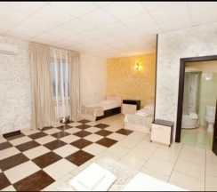 Трехместный в Мон Ами