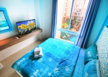 Семейный люкс с 2 комнатами с балконом и с красивым видом из окна в Atlantis Condo and Water Park Pattaya by the Sea