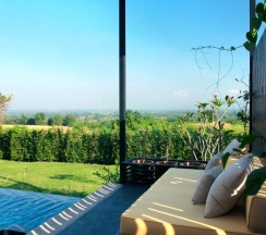 Двухместная вилла с видом на горы двуспальная кровать в The Private Pool Villas at Civilai Hill Khao Yai