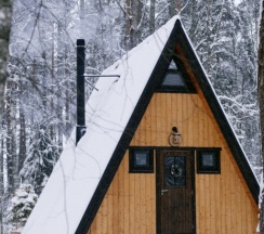 Коттедж c 1 комнатой с красивым видом из окна в Deep Lake House