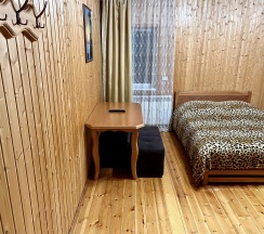 Трехместный номер с собственной ванной комнатой в Кругозор 2