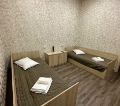 Номер улучшенный комфорт с 2 односпальными кроватями в Dream hostel