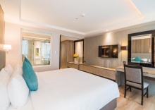 Четырёхместный люкс с 2 комнатами 2 отдельные кровати в Отель Citrus Suites Sukhumvit 6 by Compass Hospitality