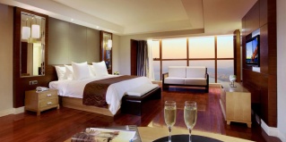Санья: Курортный отель Sanya Phoenix Waterside Gloria Resort