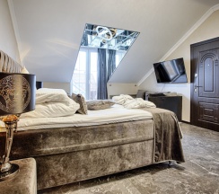 Двухместный номер 24D Deluxe Мансарда с балконом и с видом на море двуспальная кровать в Exclusive Hotel&Apartments