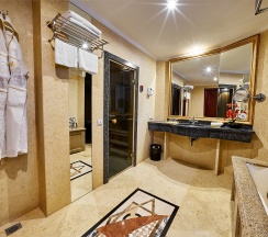 Люкс с сауной в The Rooms Boutique Hotel