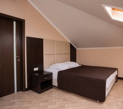 Двухместный люкс Мансарда с 2 комнатами двуспальная кровать в Елена