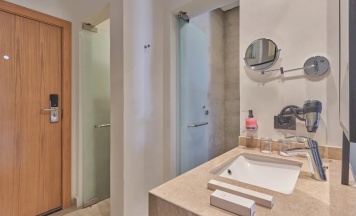 Двухместный номер Premium с видом на море двуспальная кровать в Three Corners Sunny Beach Resort