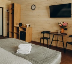 Двухместный номер Superior с балконом и с красивым видом из окна двуспальная кровать в Саянский Марал Аршан